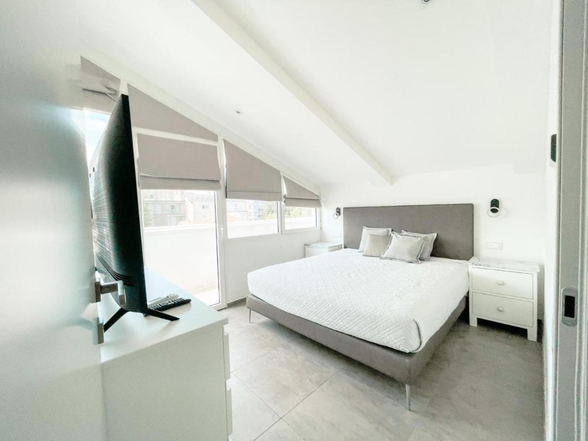 Appartamento Bellavista Luxury Attic - Panoramic Pool Peschiera Peschiera del Garda Esterno foto